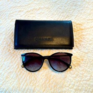 CHANEL black sunglasses great condition!!